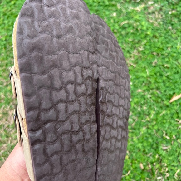 Granola Core Cushionaire Luna Cork Olive Green Leather Crossover Strap Sandals - Picture 4 of 4